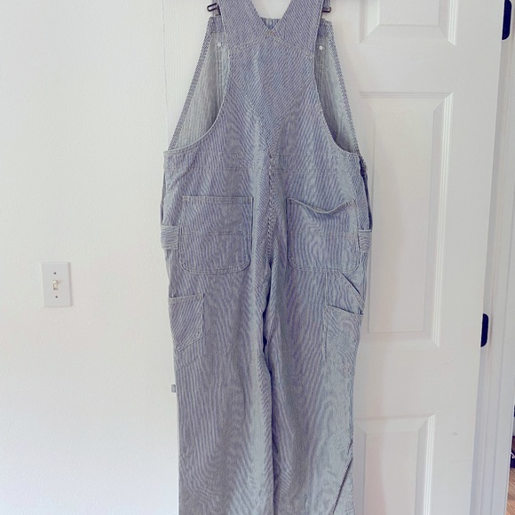 CARHARTT WOMEN'S RELAXED FIT DENIM RAILROAD STRIPE BIB OVERALL - Picture 4 of 6